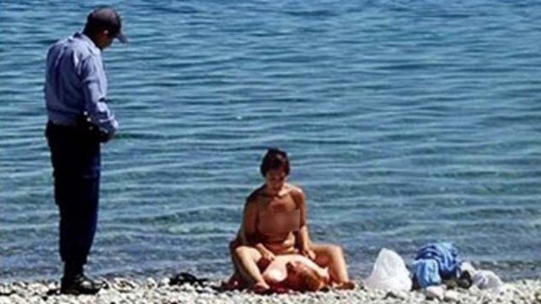 Listas De Reproducción Que Contienen: Sexo en playa nudista